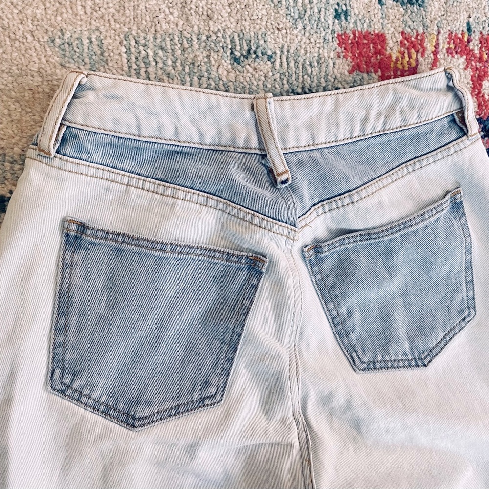Size 25 TWO TONE BLUE JEANS:)
